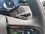 【パドルシフト】スポーツカーにある装備でステアリングから手を放すことなくシフトチェンジが可能な人気快適機能になります。