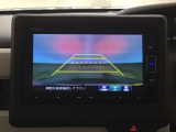 【バックカメラ】運転が苦手な方も車庫入れラクラクです!ギアをリバースに入れれば自動的に切り換わりますので、面倒な操作は不要です♪狭い駐車場もお車を傷つけず安心ですね!