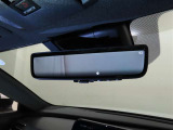 デジタルインナーミラーを装備しております。