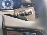【パドルシフト】スポーツカーにある装備でステアリングから手を放すことなくシフトチェンジが可能な人気快適機能になります。