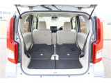 荷室スペースも充分、荷物の収納も楽々です。