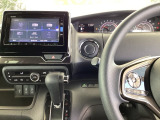 ホンダ純正メモリーナビ搭載なので、遠方へのドライブもお任せ下さい!ステアリング左手側にオーディオ関連のコントロールスイッチを配置しています。操作時は視線を逸らすことなく運転に集中できます