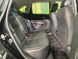 後部座席も気になるようなキズ・汚れやへたり等、大きなダメージはなく、良好な状態です。