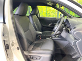 運転席シート廻りは使用感も少なく、良好な状態となっています。前オーナー様が丁寧に使っていたことがよくわかりますね。