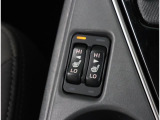 運転席、助手席にはシートヒーター機能を装備!電熱線を使用した暖房ですので、寒い季節や雨などで急に体が冷えてしまったとき等に便利で快適な機能です!