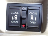 運転席からもスライドドアをボタン操作でスピーディーに開閉できます!またスマートキーでも操作できるので便利です。