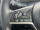 【 ステアリングスイッチ 】手元のスイッチでナビ操作が可能です。非常に便利な機能です。取り付けのナビによってはオプション設定となっております。
