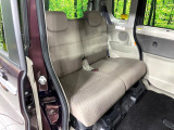 後部座席も気になるようなキズ・汚れやへたり等、大きなダメージはなく、良好な状態です。