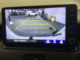 リアカメラ装備、運転に自信のない方でも安心して車庫入れができるリバース連動リアカメラが装着されています。狭い駐車場はもちろん、雨の日や夜間でもストレスなく運転していただけます。