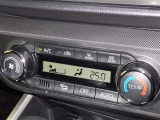オートエアコンで快適な室内です。