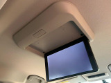 【フリップダウンモニター】家族や友人とお出かけする機会が多い方に大人気のフリップダウンモニター!大画面モニターで車内はエンタメ空間!