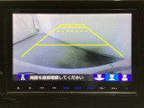 バックでの車庫入れも安心です! リアカメラが付いているバックモニター付のナビを装備しております。操作線もついており距離感も画面から確認できます。
