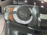 LEDヘッドライトは、点灯の瞬間から最大光量を発揮し、突然暗くなるトンネルなどでの安定感を高めます。