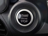 【プッシュスタート】キーが車内にあれば、エンジンの始動・停止はブレーキを踏んでスイッチを押すだけ!キーを取り出す手間を省き、ワンプッシュで操作するので簡単でスムーズ!