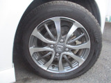 アルミホイールを装備しております。