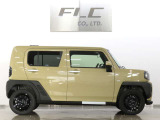 当社の届出済未使用車は、店舗に『新車おろしたて』の状態で入荷いたします。新規届出によりナンバーを取得後、店頭で丁寧に展示・保管をしています。遠方のお客様にも、安心してお勧めできるコンディションです。