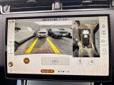 サラウンドカメラ(360&deg;カメラ)で全方位の死角となる部分や発進時・駐車時・細い路地からの運転などカメラを通してモニターで確認することが可能です。