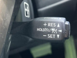 【レーダークルーズコントロール】高速道路での長距離走行が楽に!!自動で速度を保つクルーズコントロールが、衝突軽減システムと連携し、前方の車両を感知して車間を保つように速度調節してくれます!!