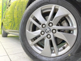 【純正15インチアルミホイール】外観にマッチした純正アルミホイールを装着しております。各種社外アルミホイールや、スタッドレスタイヤも取扱いしております。是非ご相談ください♪