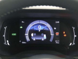 とっても見やすいメーターです。夜間時はラグジュアリーな気分にさせてくれる照明が魅力ですので、夜のドライブも楽しみになりますよ♪