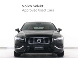 簡潔なラインと明確な意図をもって形作られたV60の外観は、伝統的なスカンジナビアンデザインそのものです。躍動感に溢れ優雅な雰囲気を持ち、細部に至るまで気を配られたその姿には確かな自信が映し出されます。