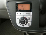 オートエアコン装備です。オートで空調を行ってくれるので車内は、とっても快適!だからドライブもさらに楽しい!