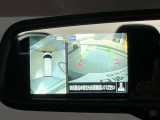 前後左右4つのカメラで、上から見たような映像をお届け、駐車時も安心、アラウンドビューモニター付(肉眼では確認し辛い左前の映像に切り替えることも可能です)。