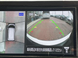 アラウンドビューモニターまるで車を真上から映したような映像で、前後左右の感覚が分かります♪車庫入れや駐車時に大活躍の機能です。
