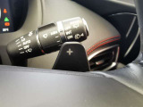 【パドルシフト】スポーツカーにある装備でステアリングから手を放すことなくシフトチェンジが可能な人気快適機能になります。