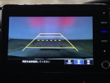 【バックカメラ】運転が苦手な方も車庫入れラクラクです!ギアをリバースに入れれば自動的に切り換わりますので、面倒な操作は不要です♪狭い駐車場もお車を傷つけず安心ですね!