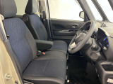 ゆったりと座れる運転席シートですのでストレスなく運転が出来ますよ!