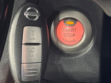 【インテリジェントキー】カバンやポケットに入れたままでもドアの施錠・解錠が可能なスマートキーを装備。エンジンのオン・オフ時もカギを取り出す必要が無いからとっても便利です♪