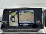 車を空から見たような映像が映る、アラウンドビューモニターで車両周辺の安全確認も一目でできます!小さなお子様や障害物も確認できるので、運転のし易さだけではなく事故防止にも役立ちます♪