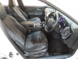 運転席です。合成皮革シートです。