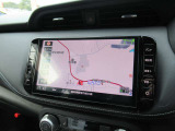 日産純正カーナビゲーション・大画面表示で地図も見やすく、初めての道もこれがあれば安心ですね。