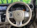 インテリアに合わせたデザインのステアリングは、運転される方のことも考え、運転しやすい形状、大きさです。是非一度、実際に触ってお確かめください。