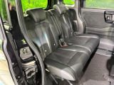 後部座席も気になるようなキズ・汚れやへたり等、大きなダメージはなく、良好な状態です。
