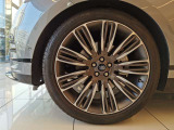 【22インチオプションホイール￥544,000】グリップ力もある大口径のアロイホイール当モデルとかなりマッチしております。