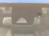 【トヨタセーフティセンス】走行中に前方の車両等を認識し、衝突しそうな時は警報とブレーキで衝突回避と被害軽減をアシスト。より安全にドライブをお楽しみいただけます。