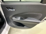 【後席ドア】ドリンクホルダーがあり便利です♪