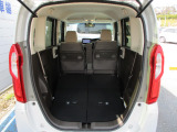 リアシートを倒せば、これだけのスペースが確保出来ます♪大きな荷物も載せられますね♪