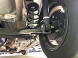 お車を安心してお乗りいただく為には、足回りの定期点検が欠かせません。サービスサポート(有償保証)では無料点検もご提供しており、安心のカーライフをお過ごしいただけるサポート体制が整っています。