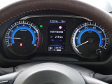 【メーターパネル】素早く車の情報が読み取れる、視認性に優れたシンプルなデザインのメーターパネルです。