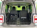 普段のお買い物や通勤、送迎等に十分な荷室スペースを確保しております。セカンドシートを倒すと、大きな荷物の積載も可能です♪