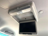 【フリップダウンモニター】大画面モニターで後席でもエンタメをお楽しみいただけます。小さなお子様にも大人気の装備です♪