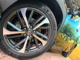 【純正18インチアルミホイール】外観にマッチした純正アルミホイールを装着しております。各種社外アルミホイールや、スタッドレスタイヤも取扱いしております。是非ご相談ください♪