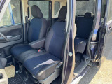 運転席&助手席☆ブラック系の内装色ですので汚れが目立ちにくいです☆
