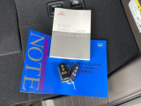 メンテナンスノート【整備記録簿】、取説も揃っています。スマートキーはバッグなどにしまったままボタン操作でエンジンの始動・停止ができて大変便利です。