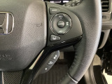 ハンドルにHondaセンシング系のクルーズコントロールやレーンキープアシストなどの操作スイッチが装備されています。ハンドルから手を離さず安全に操作できます。