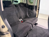清潔で広々したシートです!後部座席でもゆったり快適に過ごせるので、後ろに座る人たちもドライブが楽しくなりますよ。是非、現車を見て体感してみてください。